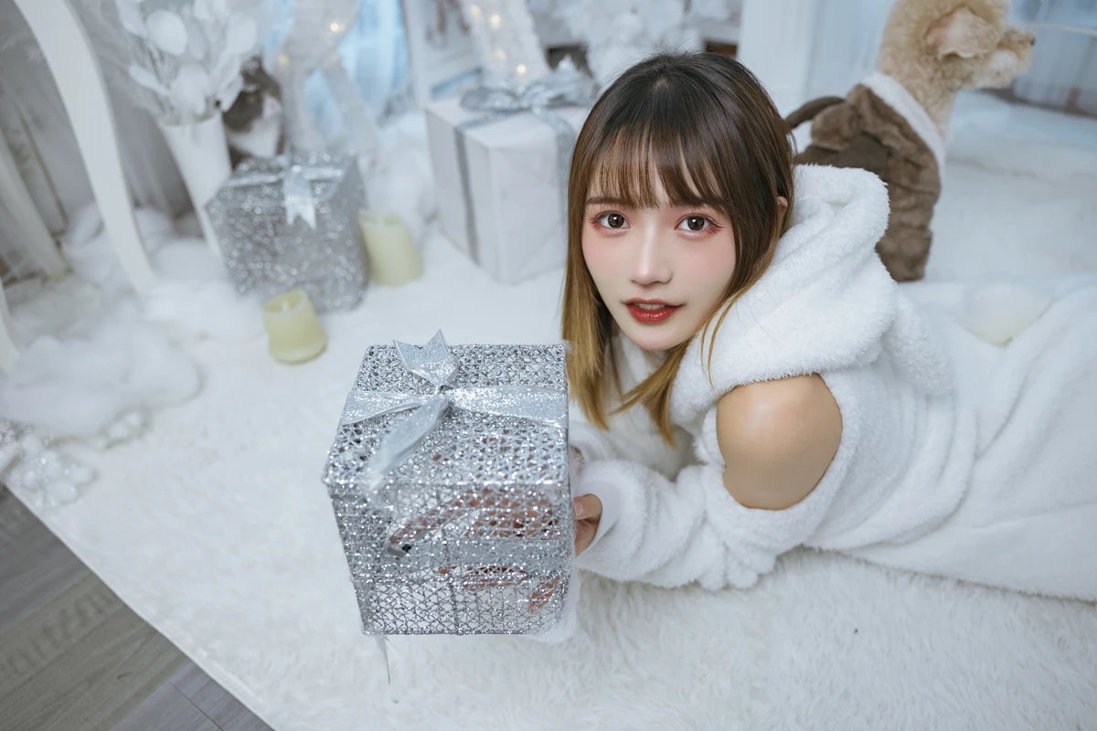 [YITUYU] 2022.12.17 Vol.2702 – Warm Girls and Pets Rabbit Zzz won't eat carrots#[24P]-20